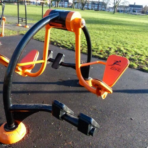 Outdoor fitness toestel Leg-press 16 Leg Press buitenfitness toestel voor het trainen van benen en onderlichaam in een openbaar beweegpark